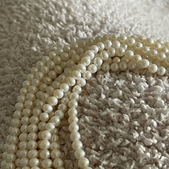 9 STRANDS WHITE TINY PEARLS FOR STRINGING - Picture 5 of 5